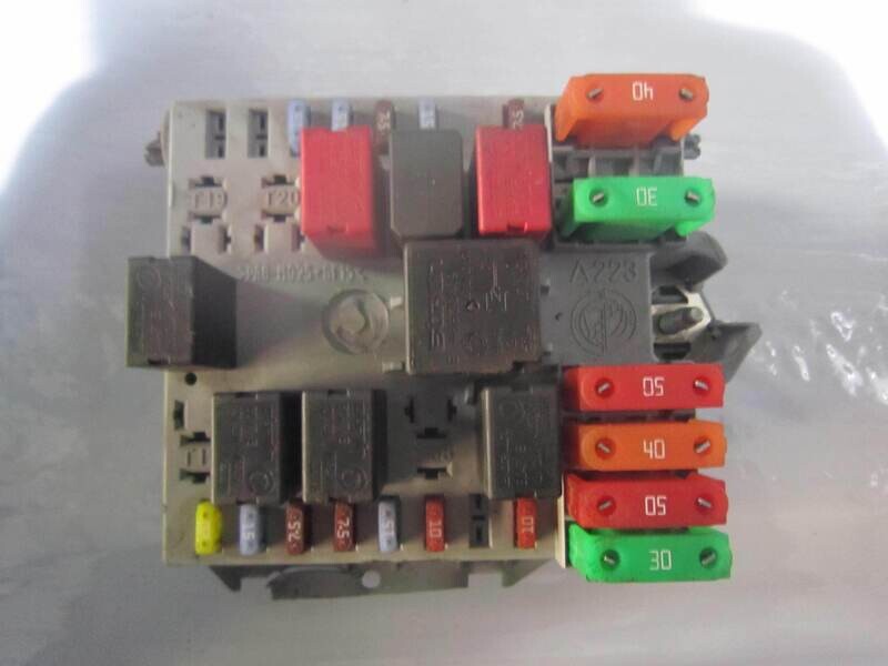 60-175 Scatola Fusibili Alfa Romeo / Fiat / Lancia 51742419       ALFA ROMEO / FIAT / LANCIA Benzina 147
