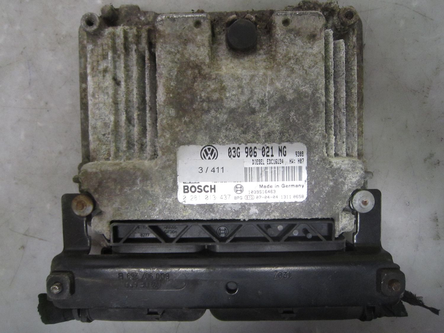 3-411 Centralina Motore Bosch 0 281 013 437 0281013437 03G 906 021 NG 1039S16463 EDC16U34 VOLKSWAGEN Diesel PASSAT 3-411 Centralina Motore Bosch 0 281 013 437 0281013437 03G 906 021 NG 1039S16463 EDC16U34 VOLKSWAGEN Diesel PASSAT