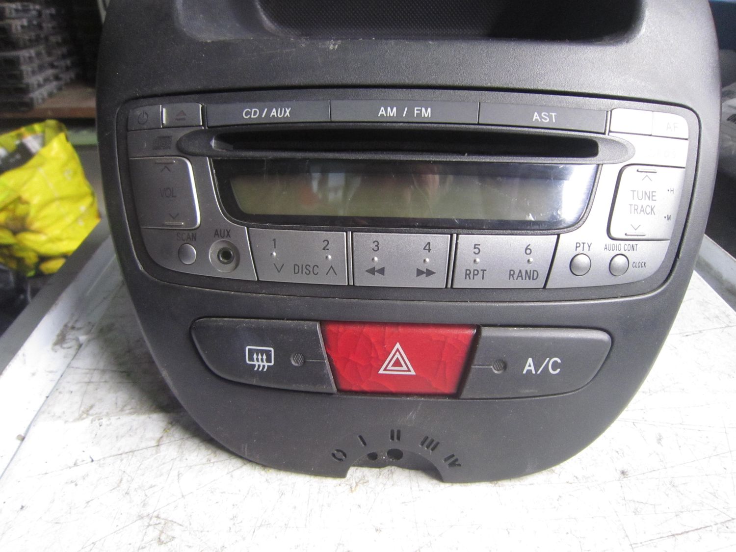 20-668 Autoradio Blaupunkt 55405-0H010 554050H010 86120-0H010 CQ-MS0570LC CITROEN C 1 20-668 Autoradio Blaupunkt 55405-0H010 554050H010 86120-0H010 CQ-MS0570LC CITROEN C 1