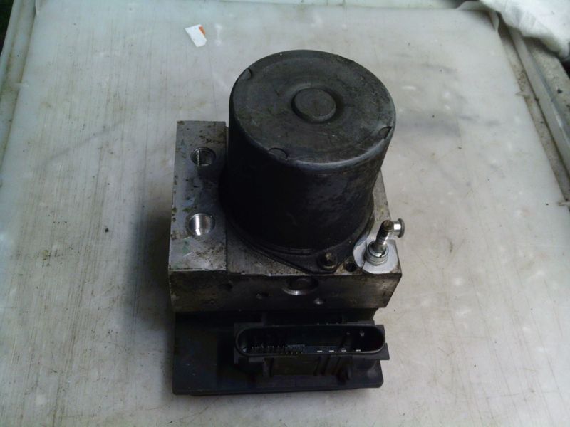 90-1528 Pompa ABS Bosch 0 265 235 043 0265235043 0 265 950 494 47660-10600   NISSAN  Note