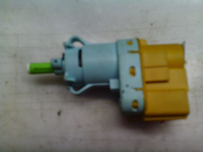 36-331 Interruttore Luce Freni Alfa Romeo / Fiat / Lancia 52092117   C910    ALFA ROMEO / FIAT / LANCIA  VARIE