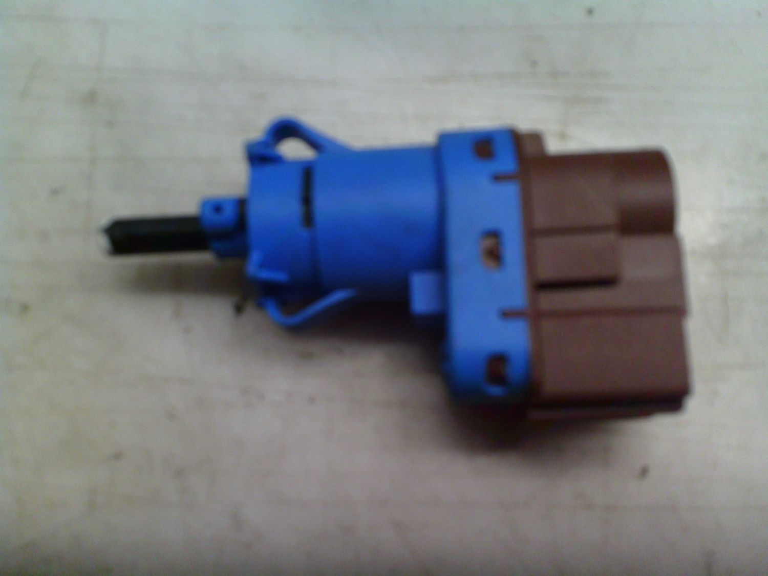 36-330 Interruttore Luce Freni    Alfa Romeo / Fiat / Lancia   330815   EDIL24    ALFA ROMEO / FIAT / LANCIA  500