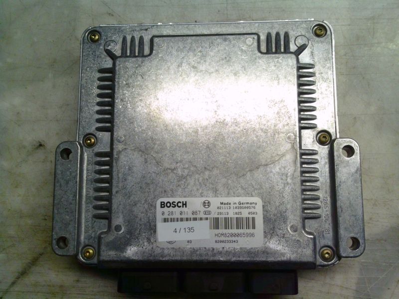 4-135 Centralina Motore Bosch 0 281 011 087 0281011087 8200065996 1039S00576 8200233343 EDC15C3 VOLVO Diesel V 40