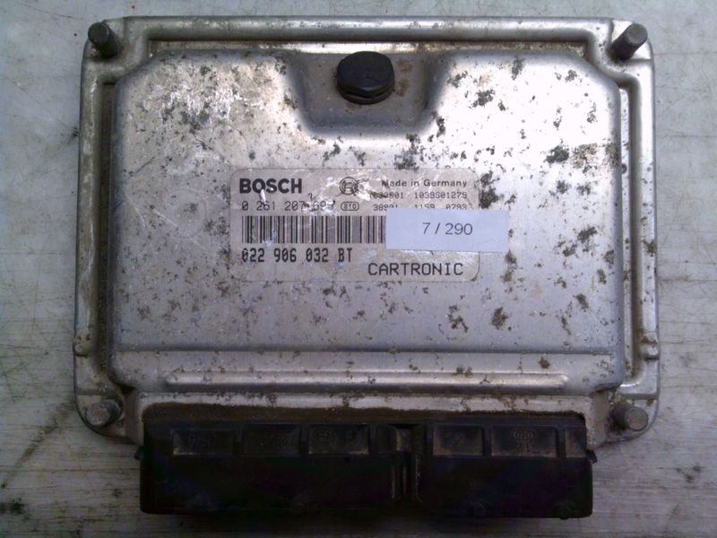 7-290 Centralina Motore Bosch 0 261 207 696 0261207696 022 906 032 BT 1039S01279   Porsche Benzina Cayenne