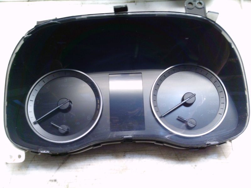 40-899 Quadro Strumenti / Contachilometri Continental 94013-D7AM0 94013D7AM0 SW: 2.07 HW: 02 FISSAGGIO  DANNEGGIATO  HYUNDAI Diesel TUCSON