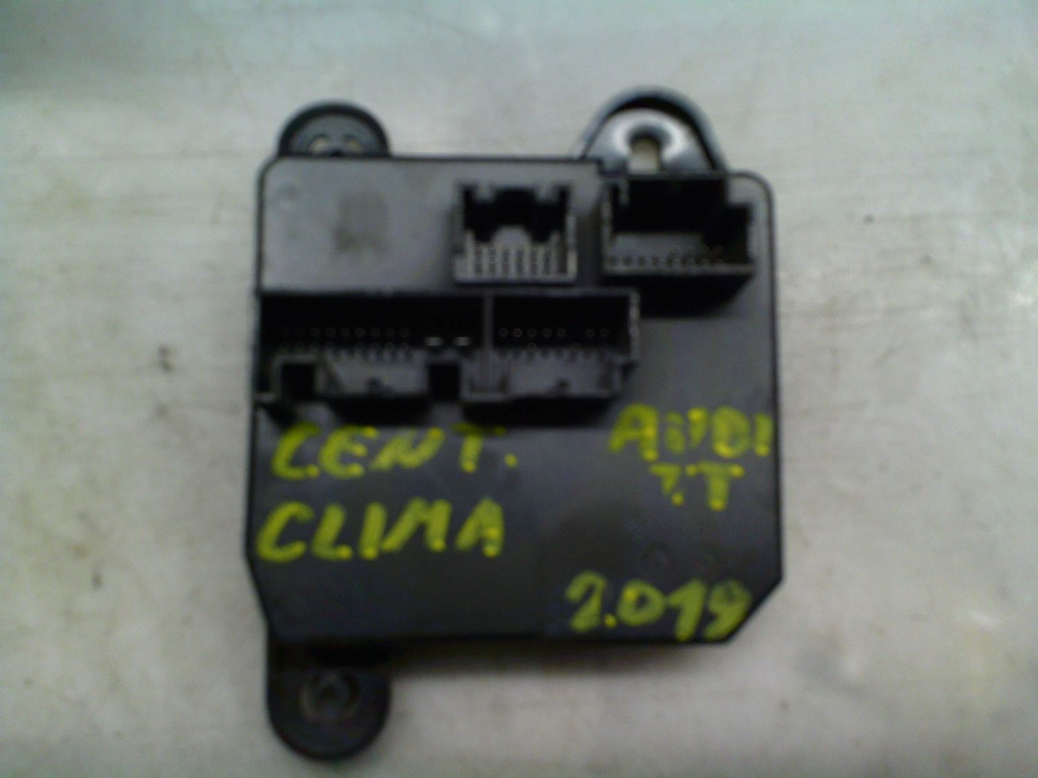 70-1100 Centralina Clima Audi 8S0 820 043 8S0820043 SW: 0040    AUDI  TT