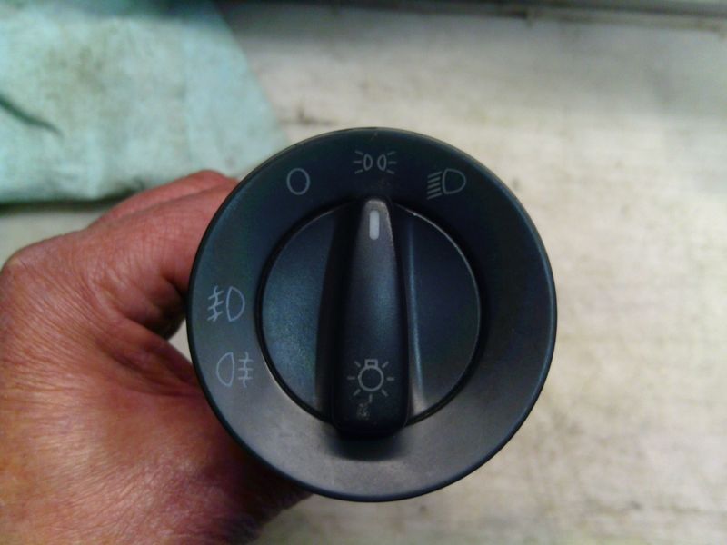400-740 Unità Comando Fari Volkswagen BK7 1U0 941 531 BK71U0941531       Volkswagen  Polo
