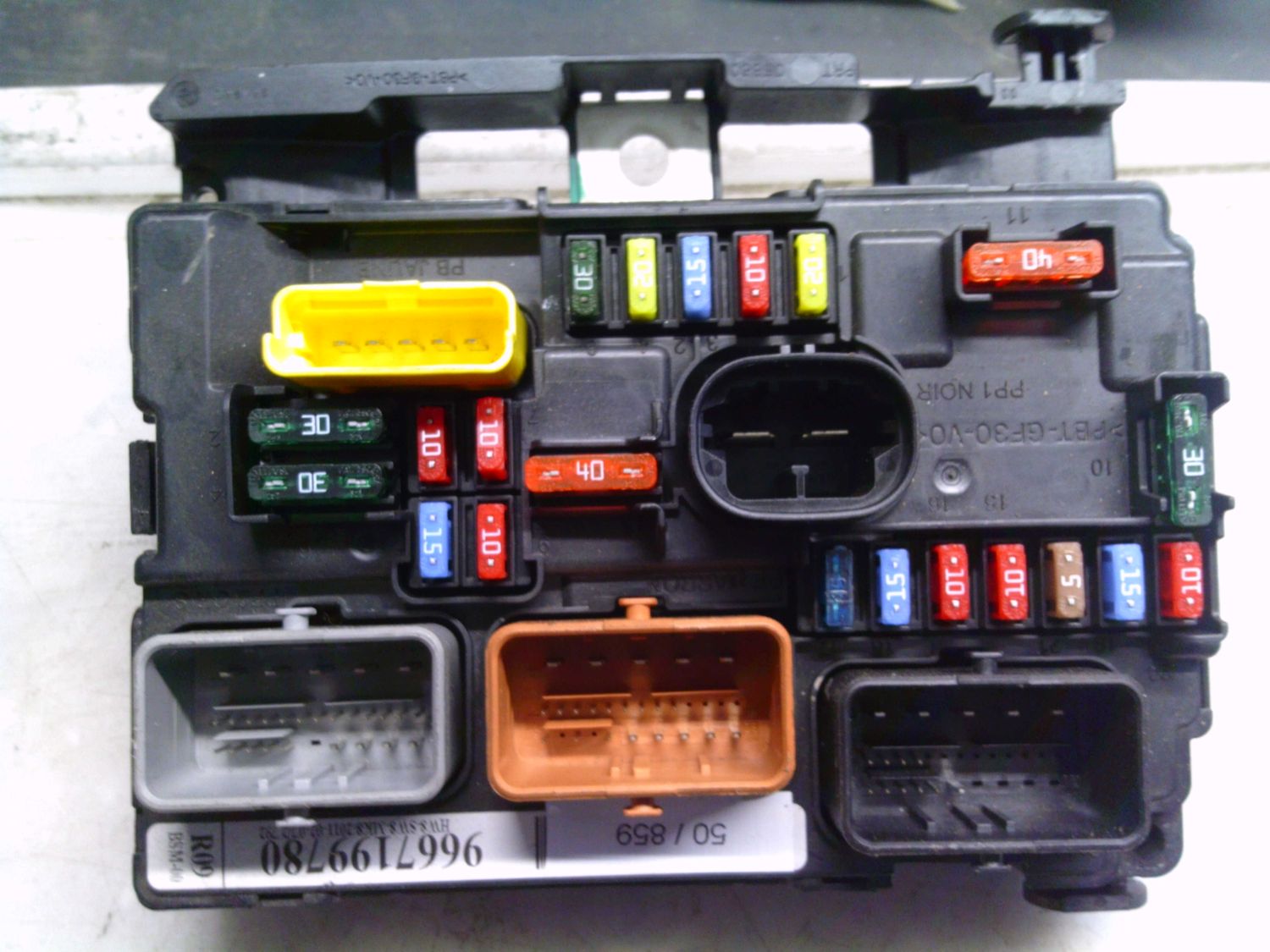 50-859 Body Computer Valeo 9667199780 BSM-R09-00 HW8 SW8 Citroen / Peugeot Varie 50-859 Body Computer Valeo 9667199780 BSM-R09-00 HW8 SW8 Citroen / Peugeot Varie