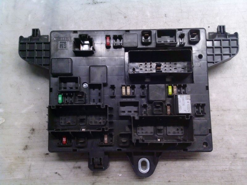 60-458 Scatola Fusibili Gm 13368651   365927271 1110038AA UJ  Opel Benzina Astra