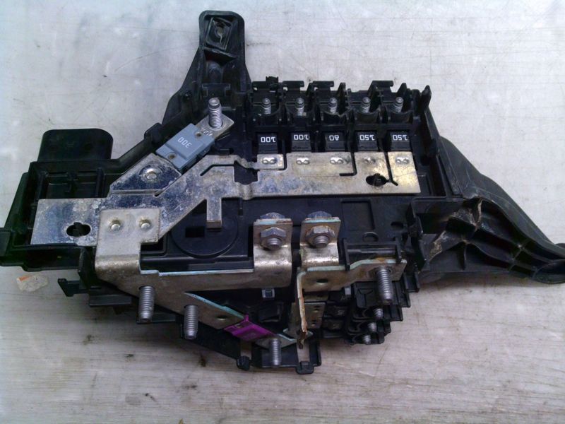 60-468 Scatola Fusibili Mercedes A2135403539       Mercedes  Glc