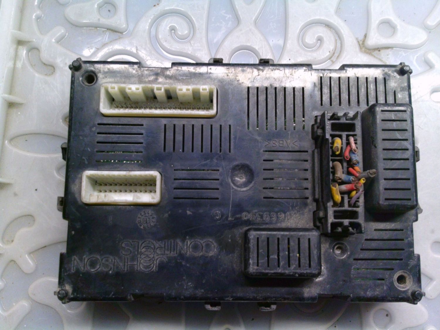 50-889 Body Computer Johnson Controls 284B2BC01A BCM L2NS 28119299-18 Nissan Diesel Micra 50-889 Body Computer Johnson Controls 284B2BC01A BCM L2NS 28119299-18 Nissan Diesel Micra