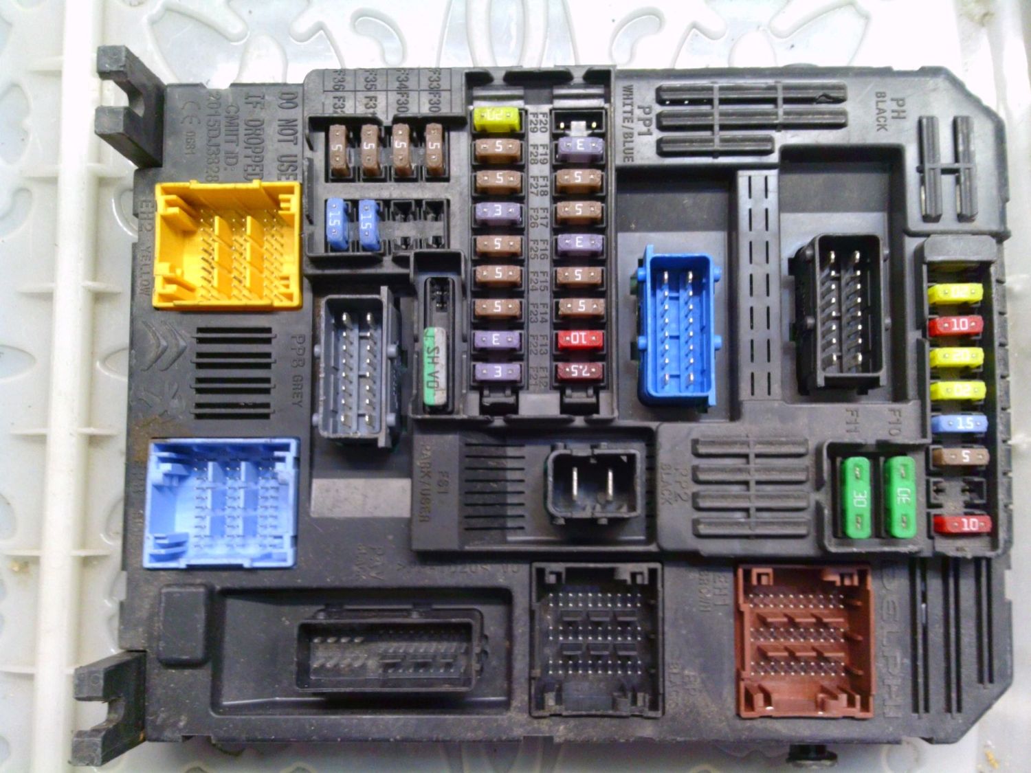 50-888 Body Computer Delphi 9819851280-01 981985128001 28550129 BSI-EL3-CEM00 HW: D5 SW: 4.04 Citroen Benzina C 3 50-888 Body Computer Delphi 9819851280-01 981985128001 28550129 BSI-EL3-CEM00 HW: D5 SW: 4.04 Citroen Benzina C 3