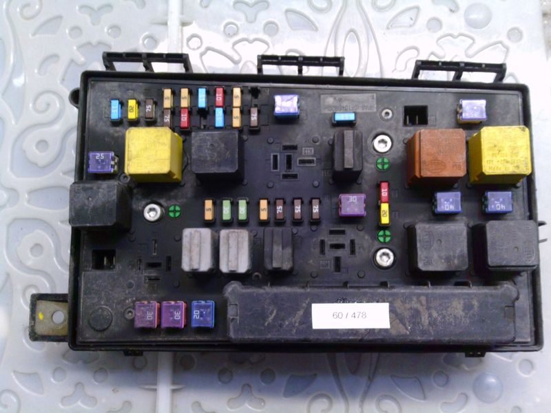 60-478 Scatola Fusibili Hella Kg 743381   153 4937 0153 4921-1   Opel  Astra