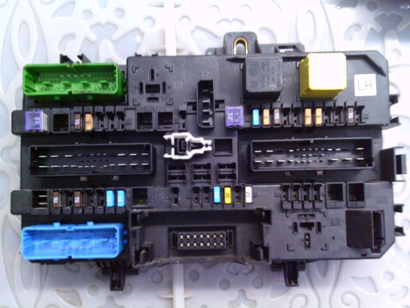 60-488 Scatola Fusibili Hella Kg 13 268 286 13268286 5DK 008 669-24 SW 0912 HW 0036  Opel  Varie