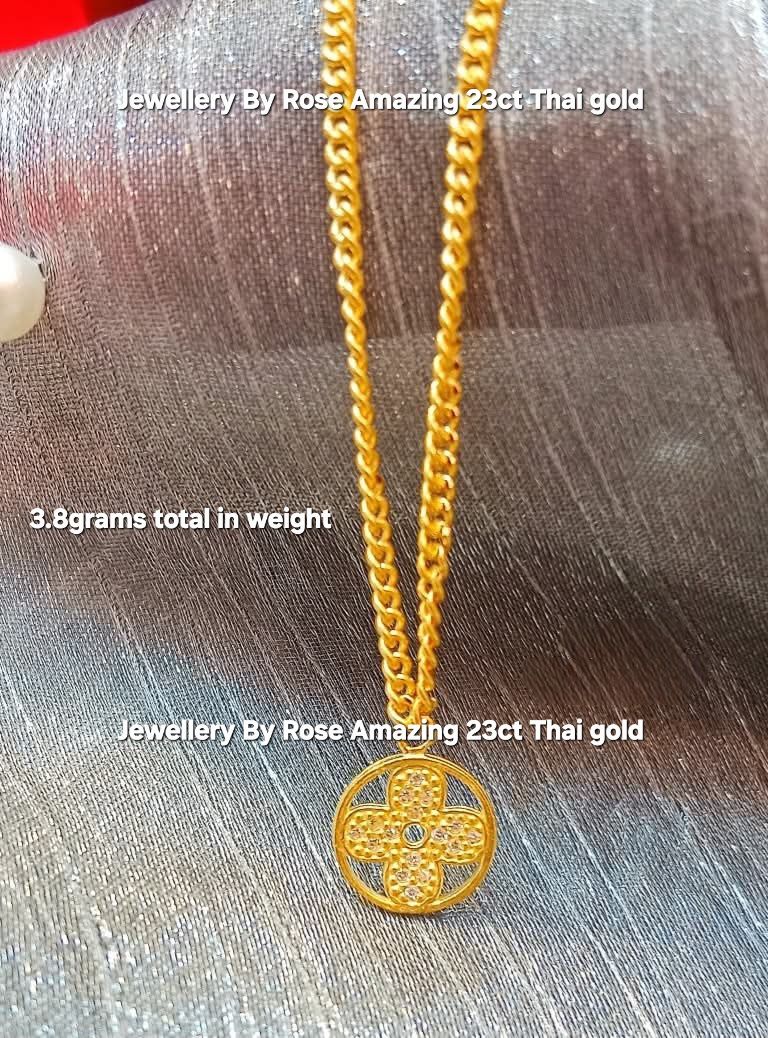 Fashionable Gold Necklace Set