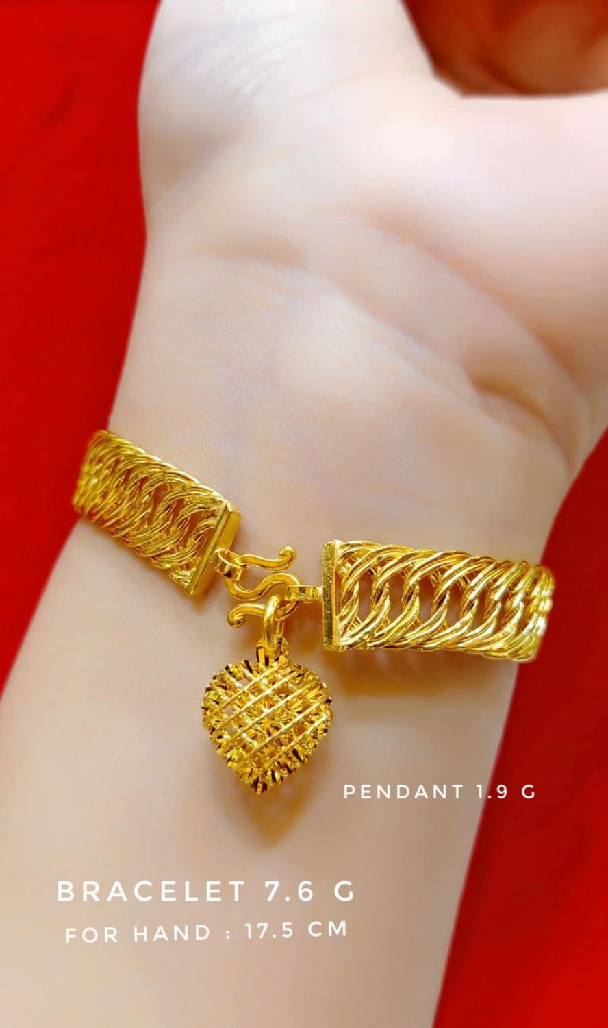 Stunning gold bracelet Set