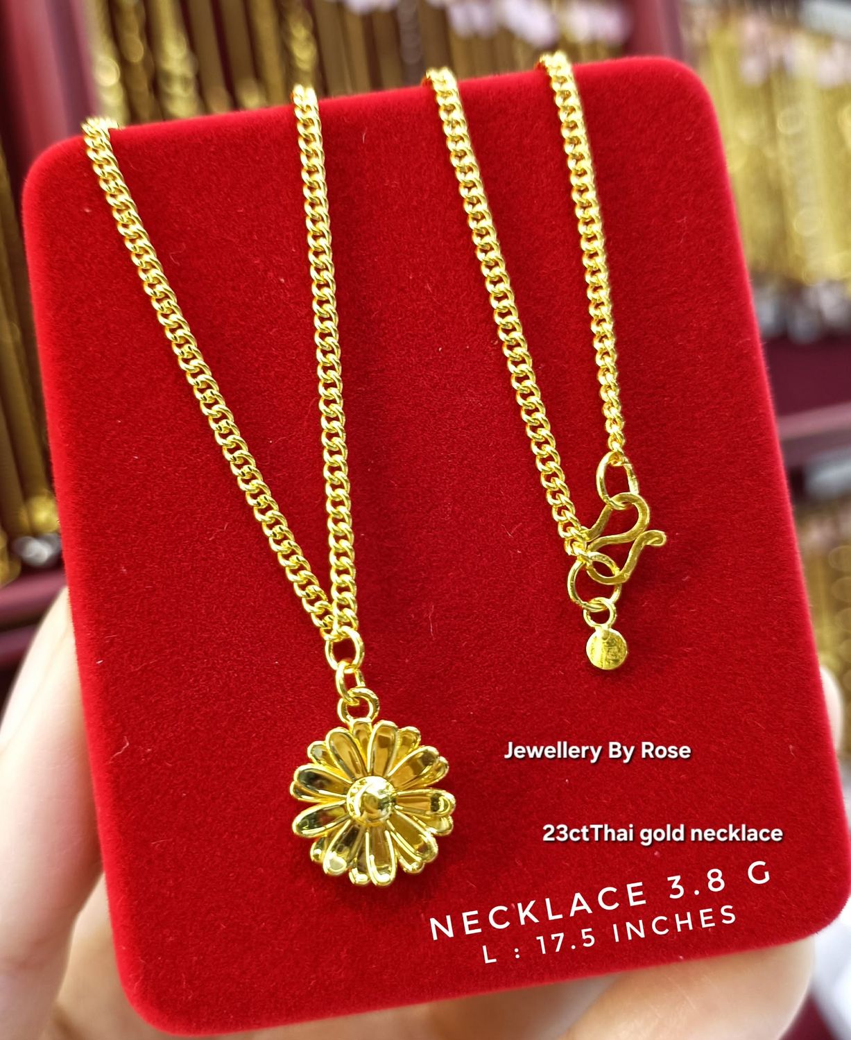 Fashionable Gold Daisy Necklace
