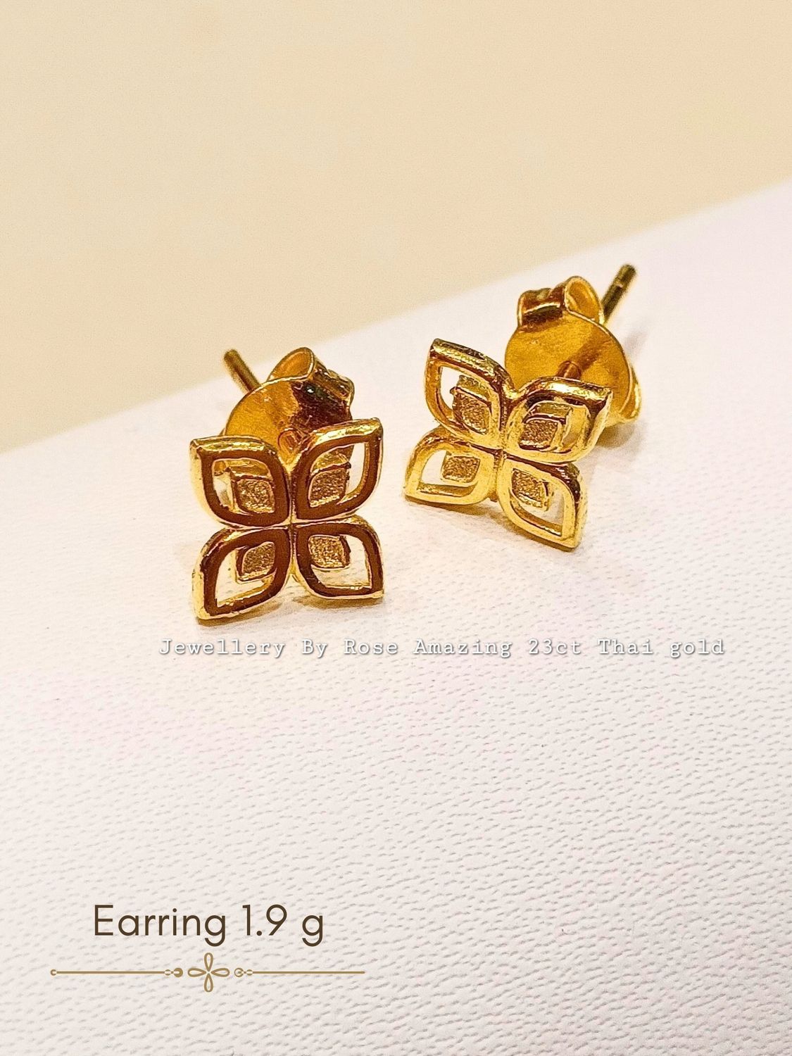 Gold Flower Earrings 🌼 (style 1)
