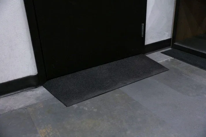 EZ-ACCESS TRANSITIONS® Angled Entry Mat