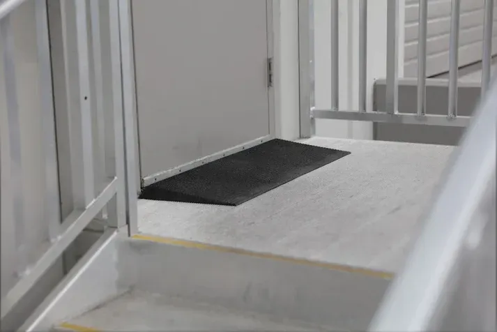 EZ-ACCESS TRANSITIONS® Angled Entry Mat