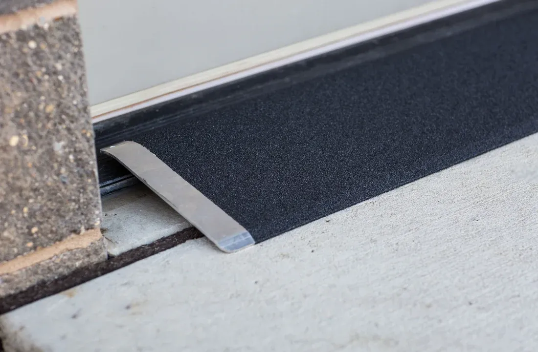 EZ-ACCESS TRANSITIONS® Angled Entry Plate