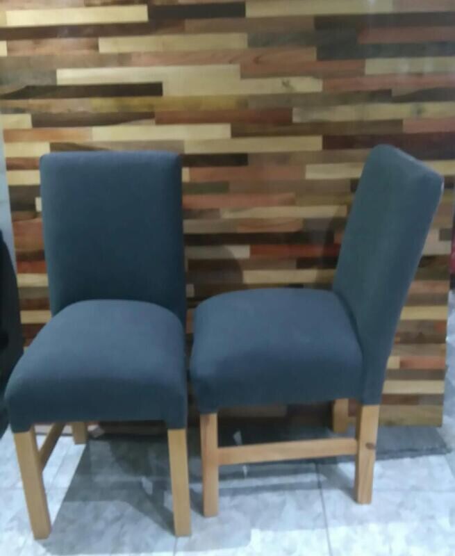 Sillas  de madera  reforzadas. Tapizadas