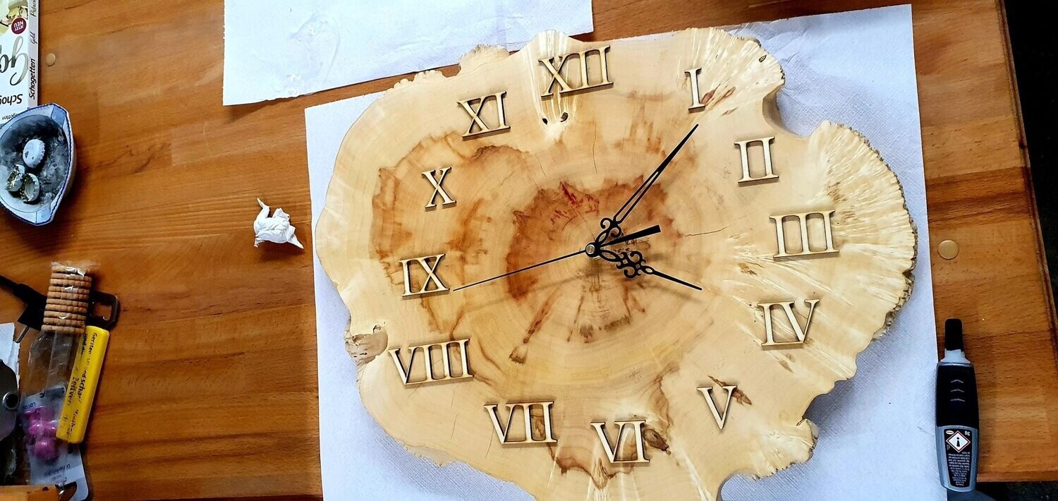 Wanduhr Ahorn hell