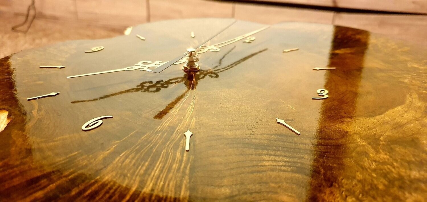 Wanduhr Ahorn dunkel