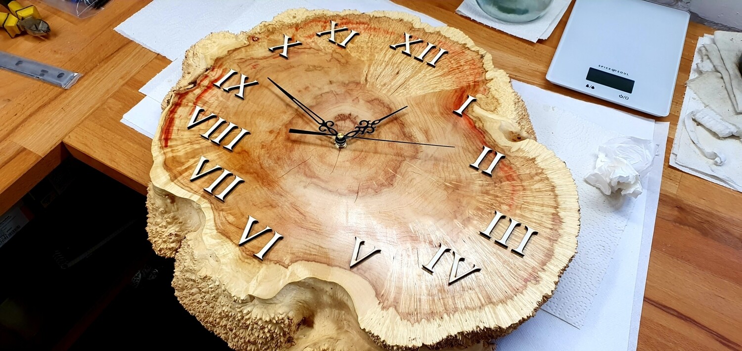 Wanduhr Ahorn hell