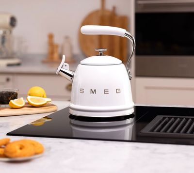 Bollitore con fischio Smeg bianco Bollitore con fischio Smeg bianco