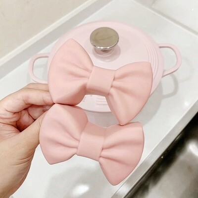 蝴蝶结硅胶防烫夹 / Bow Tie Shaped Silicone Pot Holder