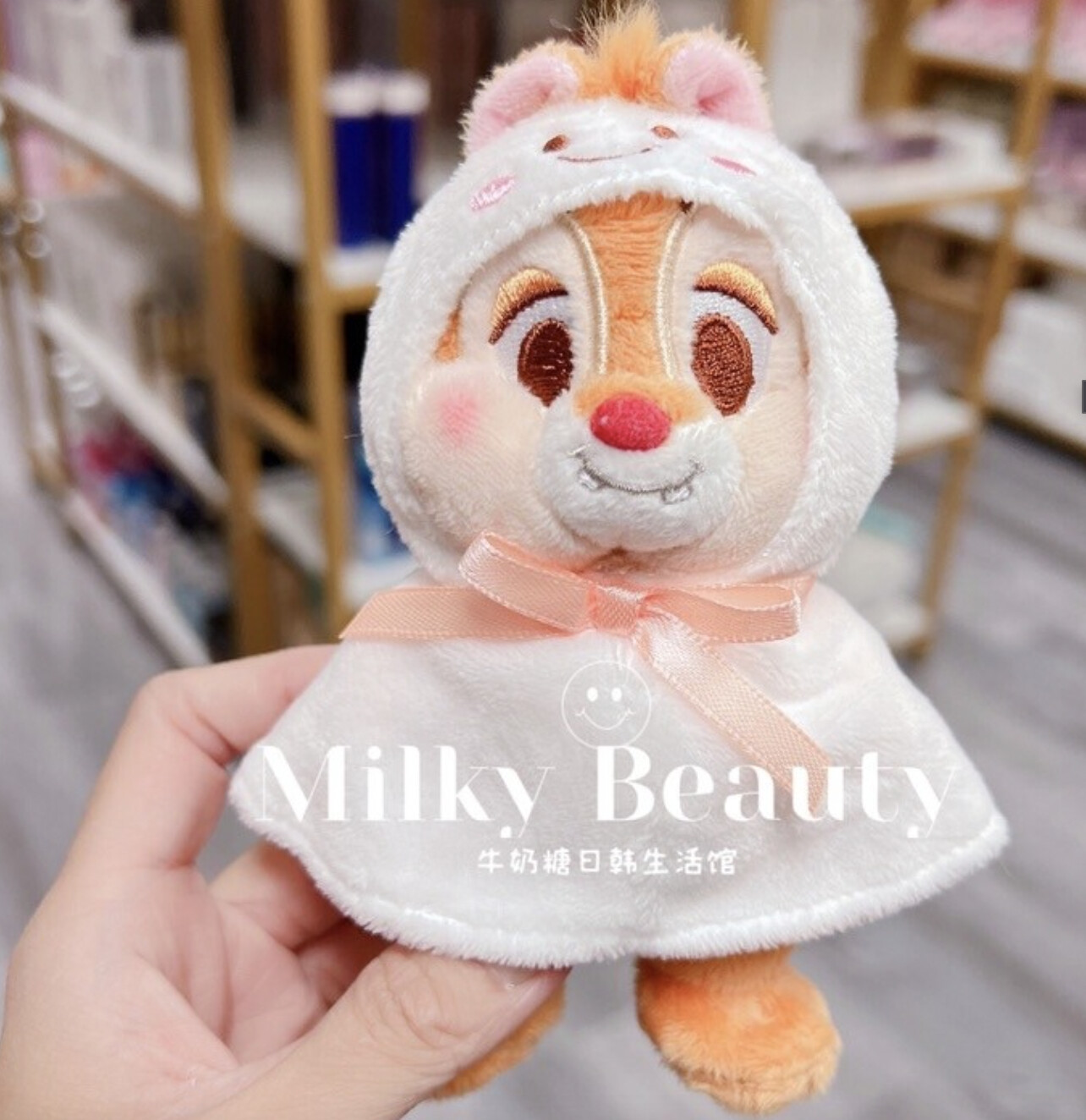 东迪雨衣系列2022年挂饰-奇奇蒂蒂浅棕 / Chip &#39;n&#39; Dale Light Brown 2022 Raincoat Series Charm By TDL