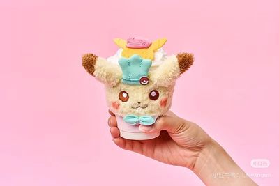 【新品】宝可梦咖啡甜品限定系列皮卡丘杯套 / Pikachu Coffee Limited Edition Cup Sleeve By POKEMON