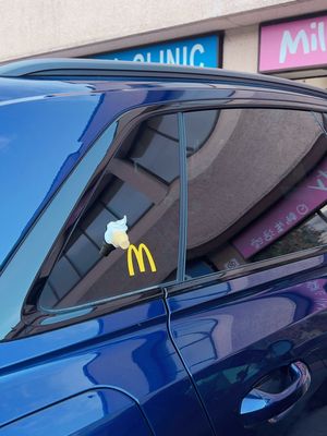 【新品】汽车饰品 掉落冰淇淋 / Dropped Ice Cream Car Accessory