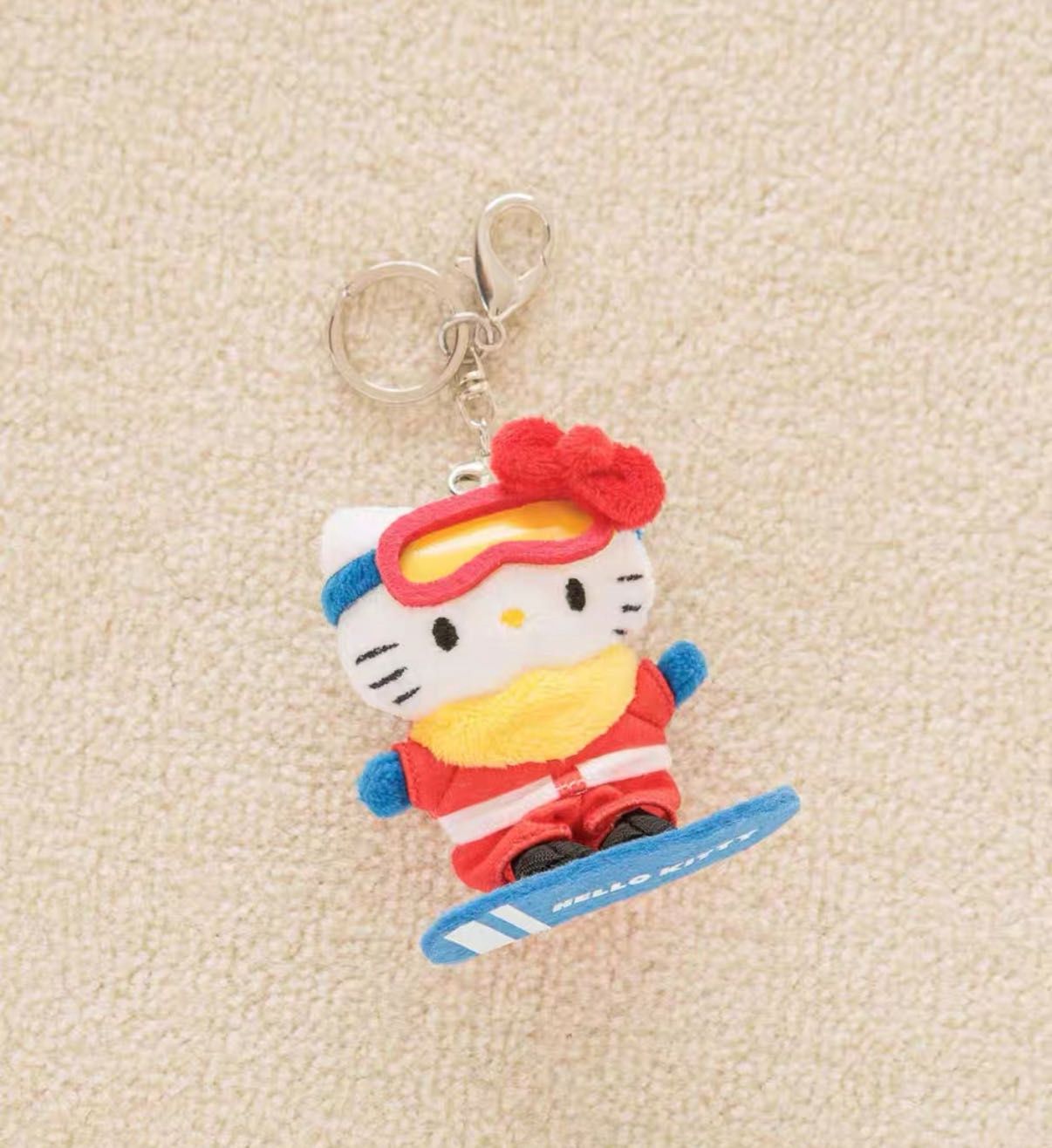 【新品上架】Sanrio三丽鸥 X Me%联名HelloKitty系列挂件 滑雪板