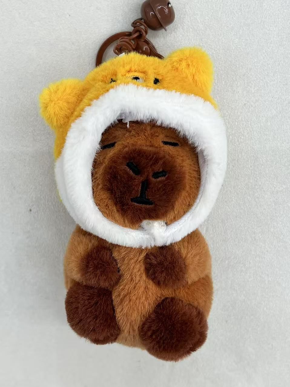 CAPYBARA卡皮巴拉 憨憨水豚挂件 黄色小熊头套