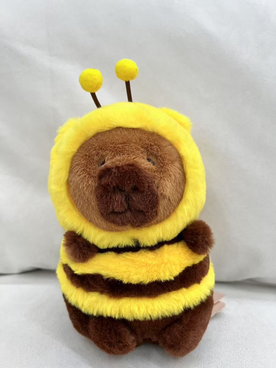 【新品】CAPYBARA卡皮巴拉 憨憨水豚公仔 蜜蜂款20cm