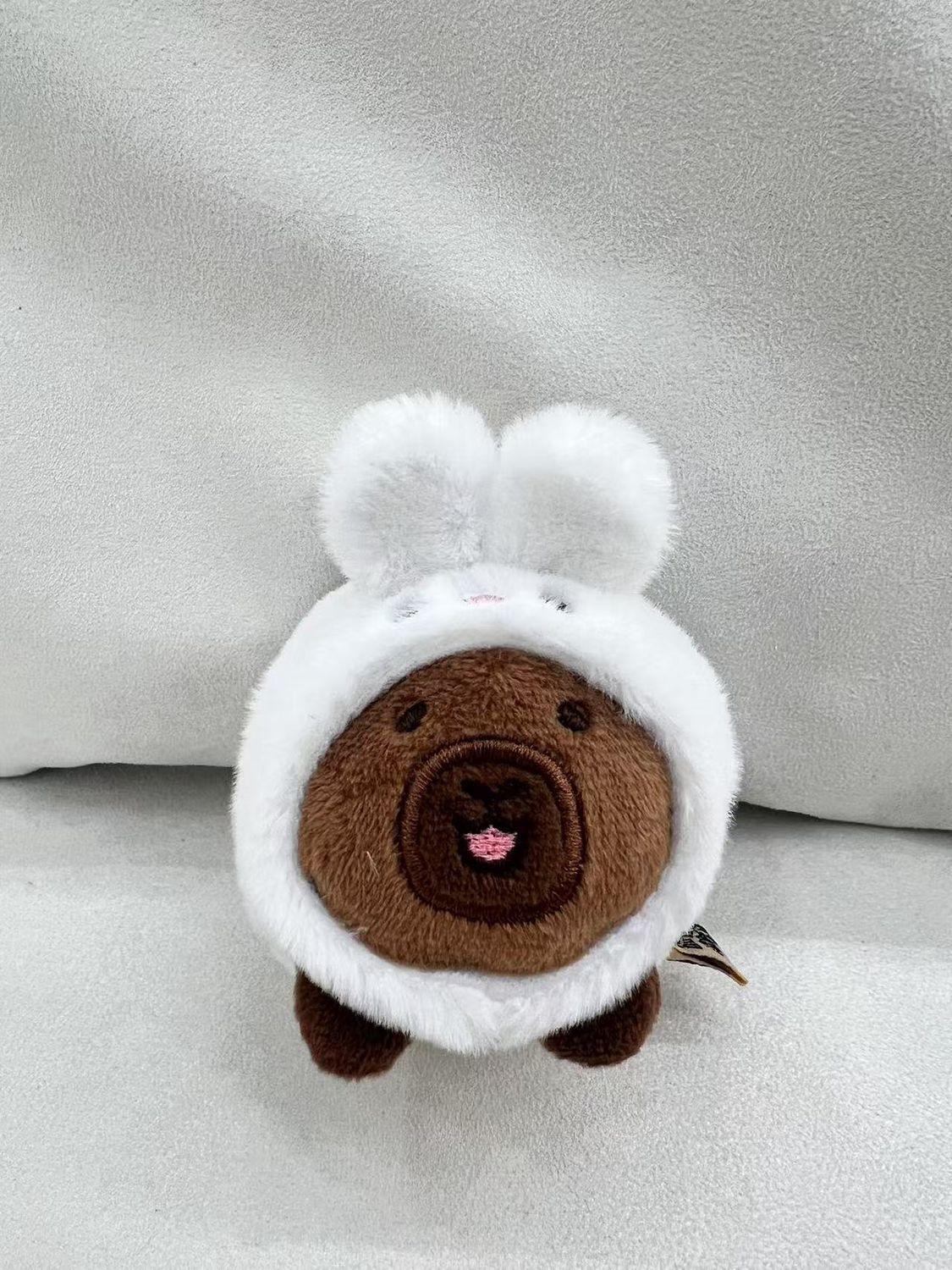 【新品】CAPYBARA卡皮巴拉 憨憨水豚挂件 松松体白兔