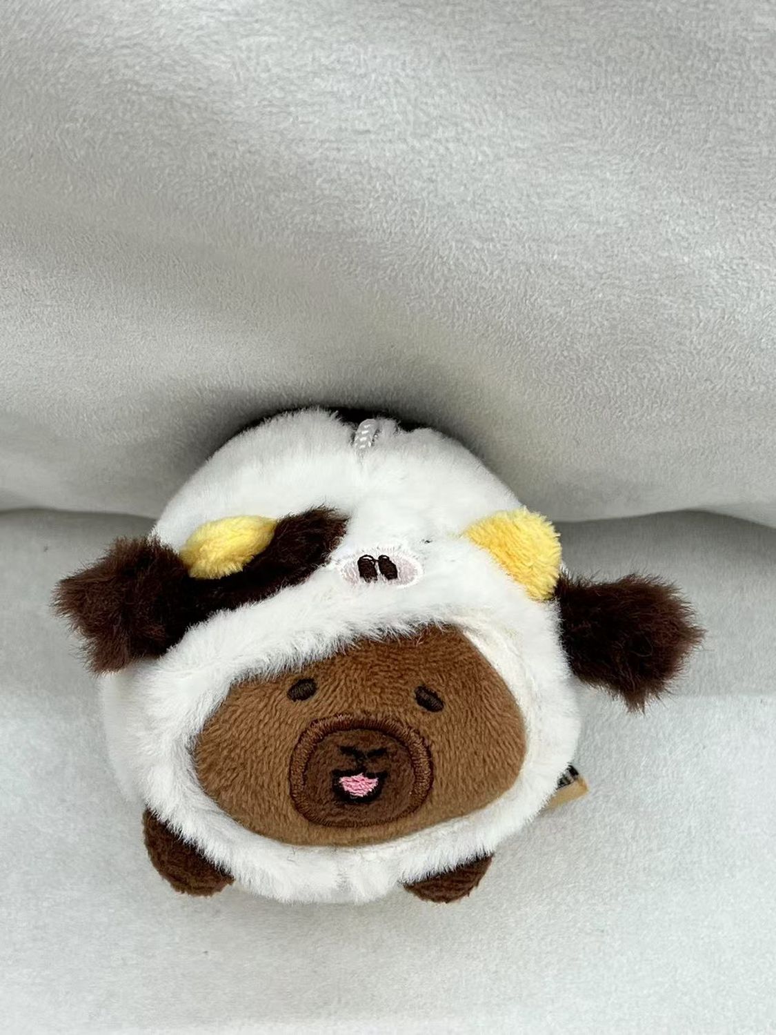【新品】CAPYBARA卡皮巴拉 憨憨水豚挂件 松松体奶牛 / Fluffy Cow Charm By GREEN PARTY