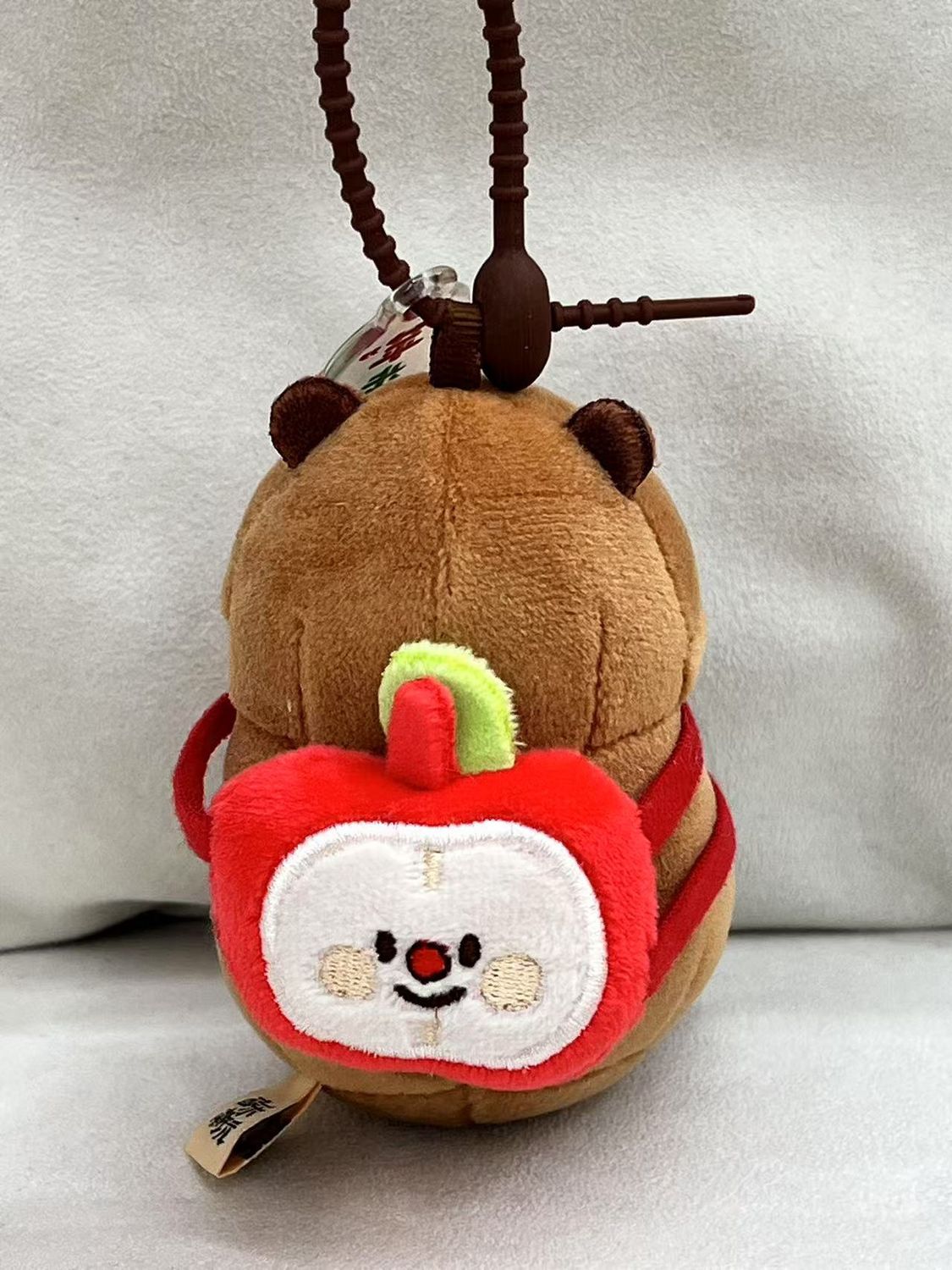 【新品】CAPYBARA卡皮巴拉 憨憨水豚挂件 红苹果背包