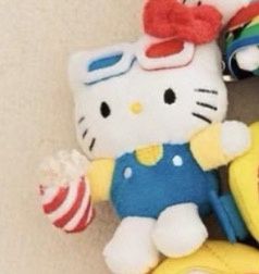 【新品上架】Sanrio三丽鸥HelloKitty X Me%挂件 电影院 / Hello Kitty Me% Series Movie Keychain By SANRIO x ME%
