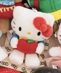 【新品上架】Sanrio三丽鸥HelloKitty X Me%挂件 拿着苹果 / Hello Kitty Me% Series Apple Keychain By SANRIO x ME%