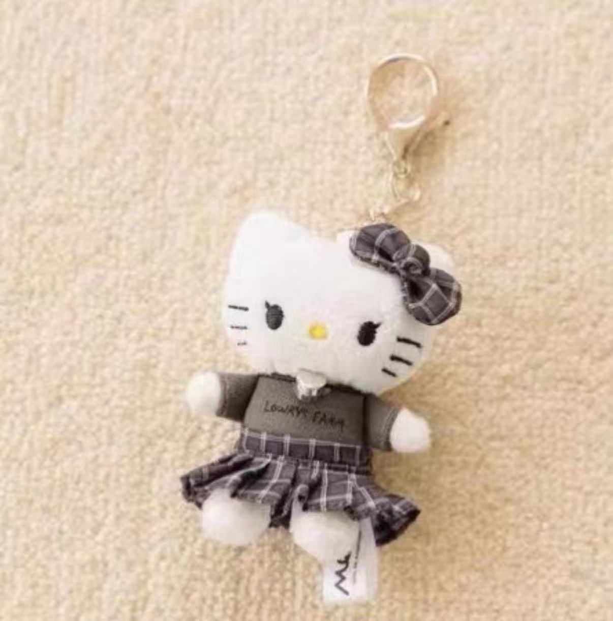 【新品上架】Sanrio三丽鸥HelloKitty X Me%挂件 黑褶裙 / Hello Kitty Me% Series Black Pleated Skirt Keychain By SANRIO x ME%