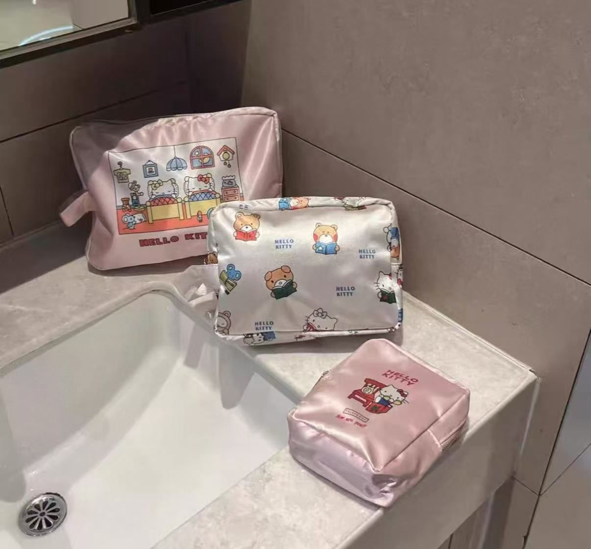 【新品上架】Sanrio三丽鸥洗漱包三件套 Hello Kitty/ Toiletry Bag By SANRIO