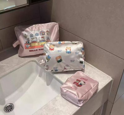 【新品上架】Sanrio三丽鸥洗漱包三件套 Hello Kitty/ Toiletry Bag By SANRIO