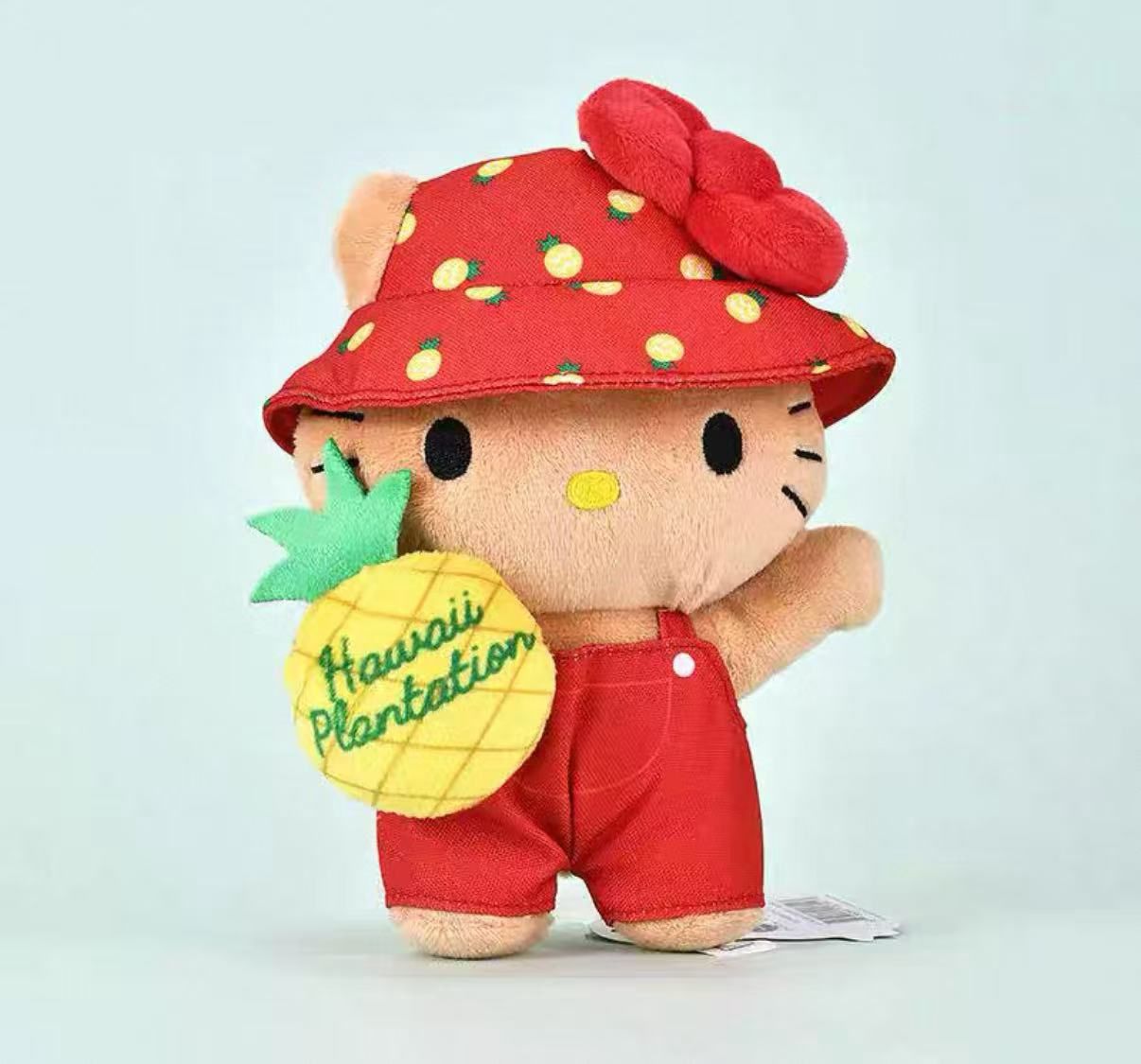 【新品上架】Sanrio三丽鸥夏威夷菠萝园系列挂件 Hello Kitty红帽 /【Pre-Order】Hello Kitty Red Had Hawaii Series Charm By SANRIO