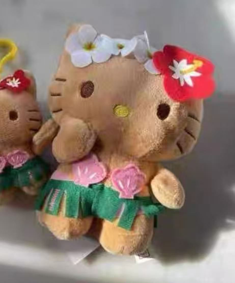 【在途现货】Sanrio三丽鸥夏威夷黑皮系列公仔 Hello Kitty海裙粉 /【Pre-Order】Hello Kitty Hula Skirt Hawaii Series Plush By SANRIO