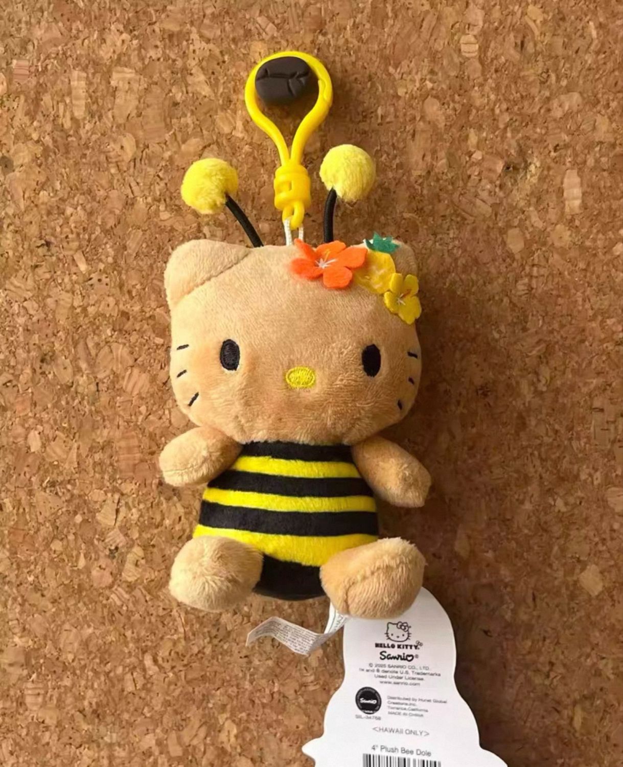 【在途现货】Sanrio三丽鸥夏威夷菠萝园系列挂件 Hello Kitty蜜蜂 / 【Pre-order】Hello Kitty Hawaii Bee Series Keychain By SANRIO