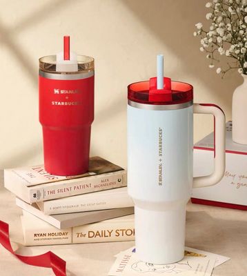 【新品上架】Starbucks星巴克 X Stanley25年圣诞系列  红盖吸管杯1.18L/ Straw Cup
