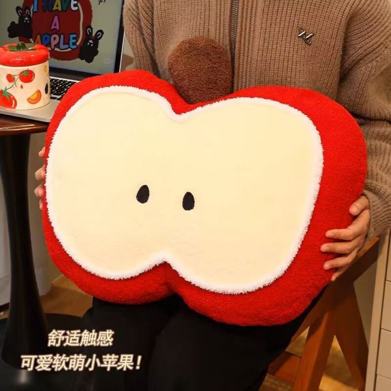 【在途现货】可爱小苹果抱枕/ Apple Cushion